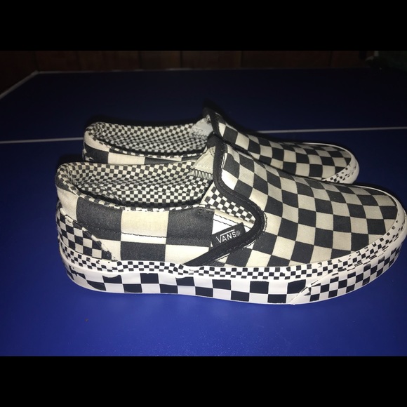 checkered vans 5.5